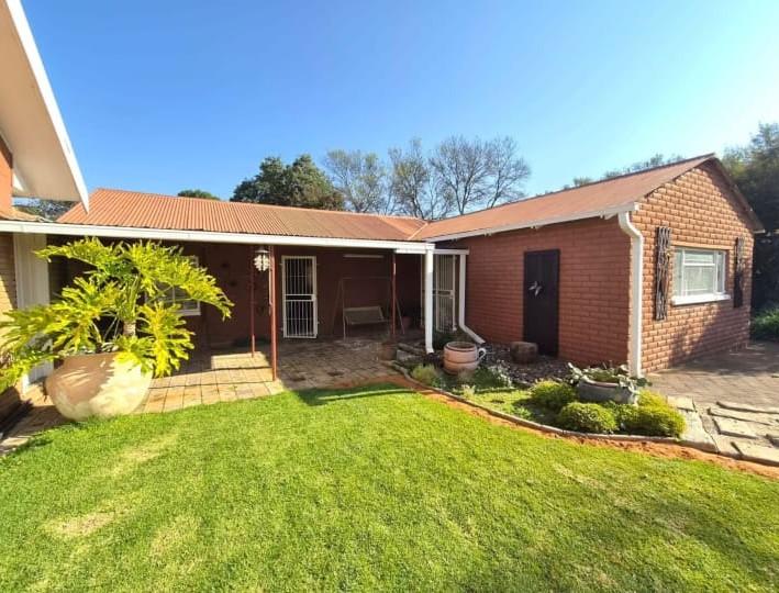 6 Bedroom Property for Sale in Roodewal Free State